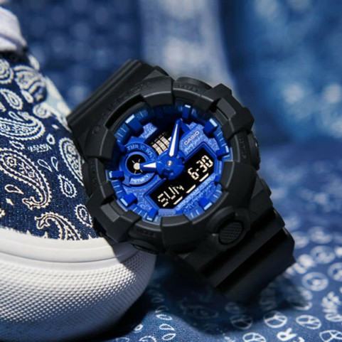 Men's Watch Casio G-Shock GA-700 Collection BLUE PAISLEY Serie (Ø 53 mm)